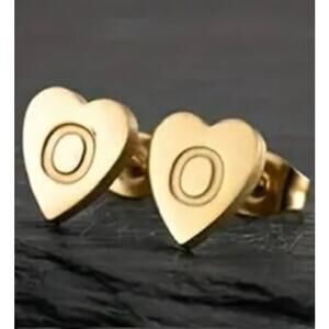 Letter O initial gold heart mini stud earrings